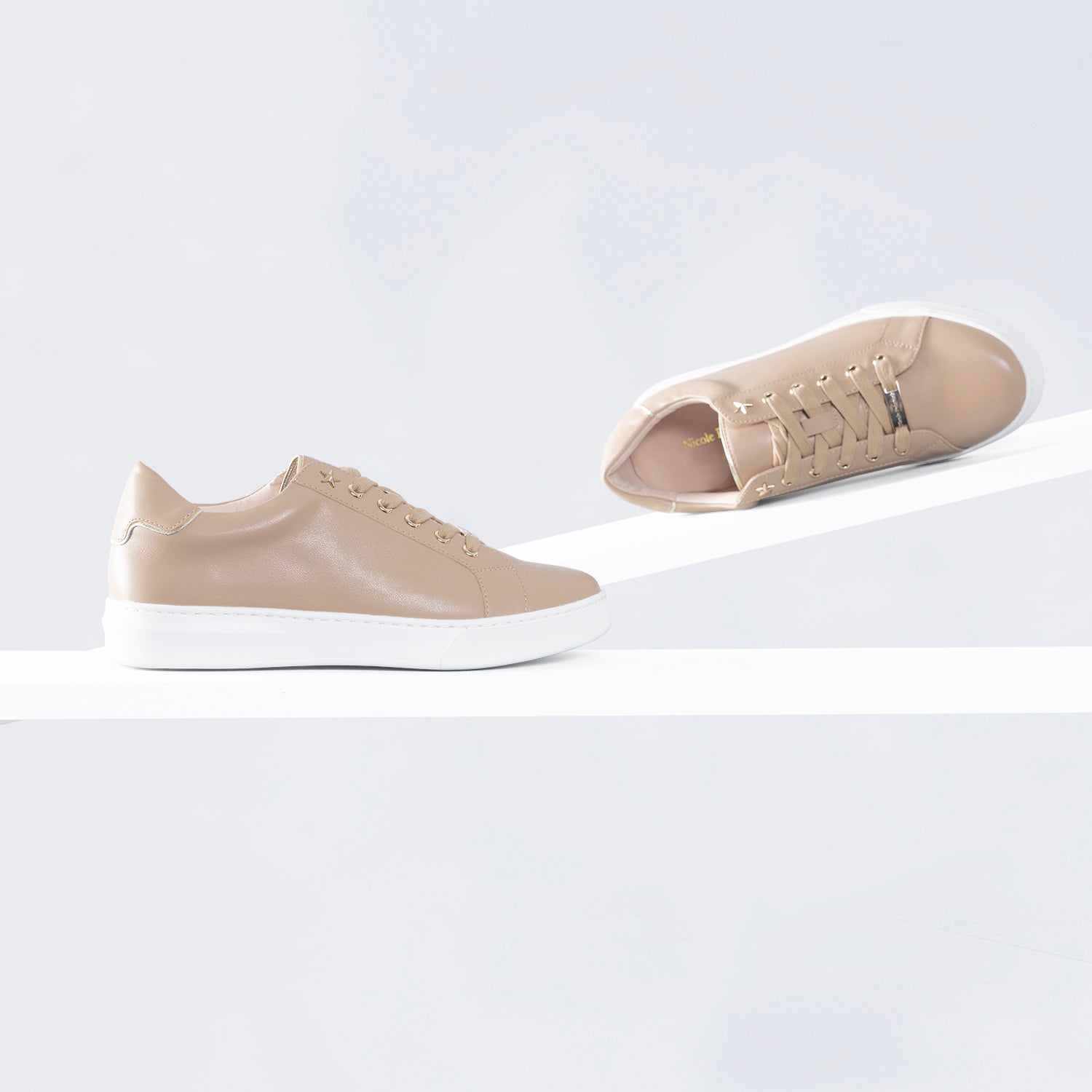 Gia Sneaker | Nude/Gold leather