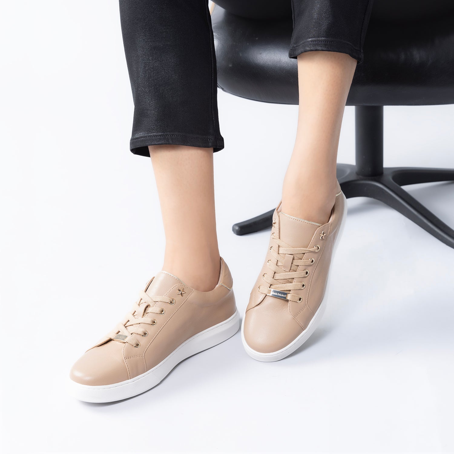 Gia Sneaker | Nude/Gold leather