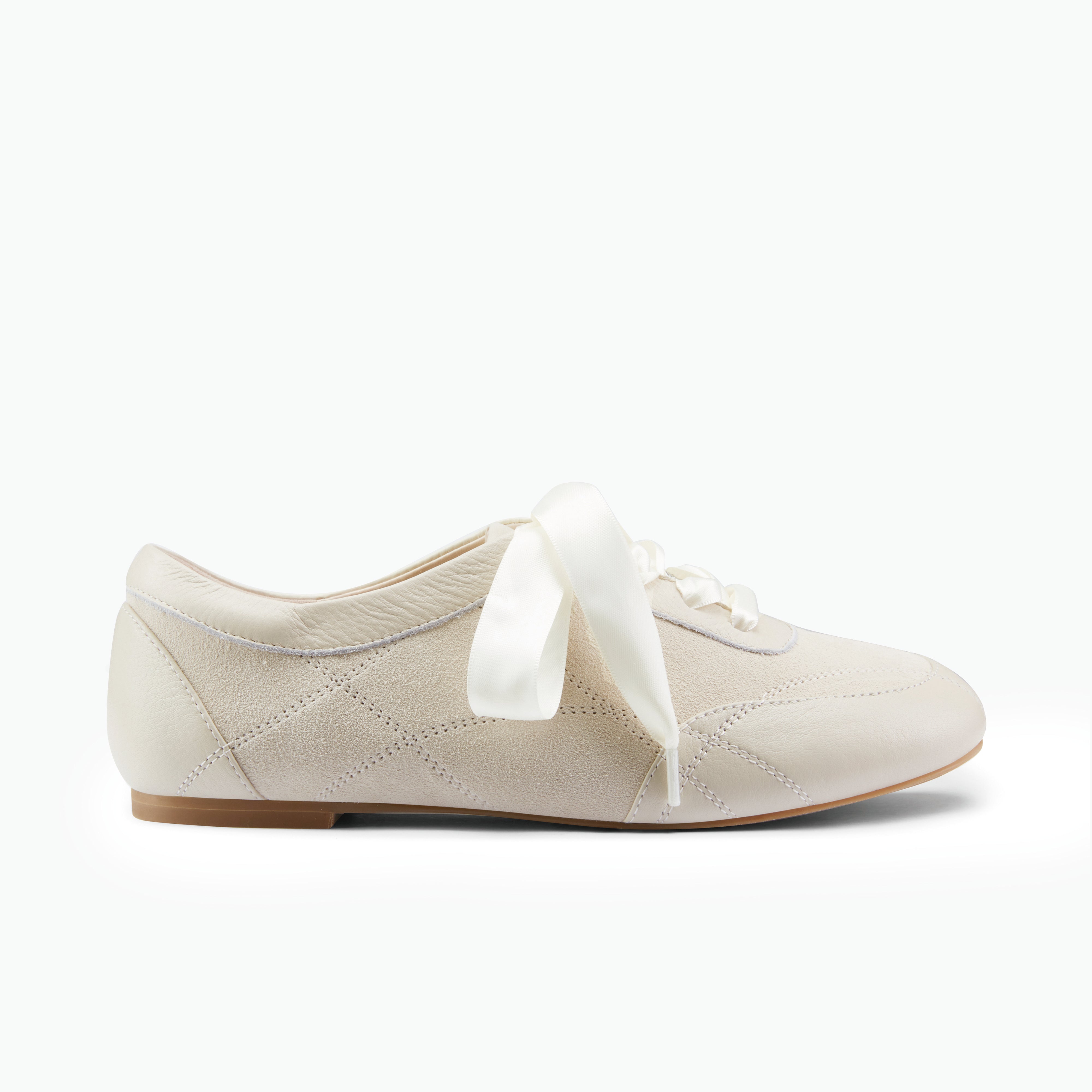 Oat Sneakerina with a bow.