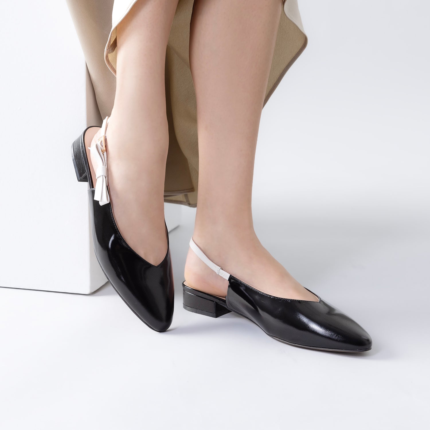 Raven Flat Slingback | Black/white combo