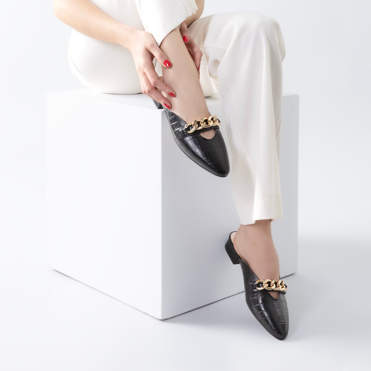 Remi Flat Mule | Black croc