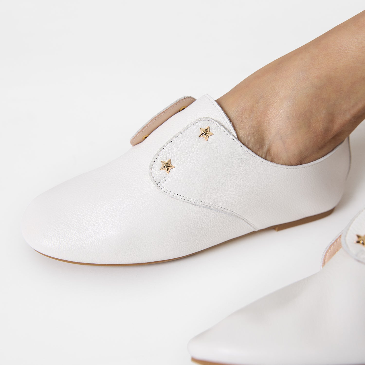 Xeno Flat | White Pebble Leather