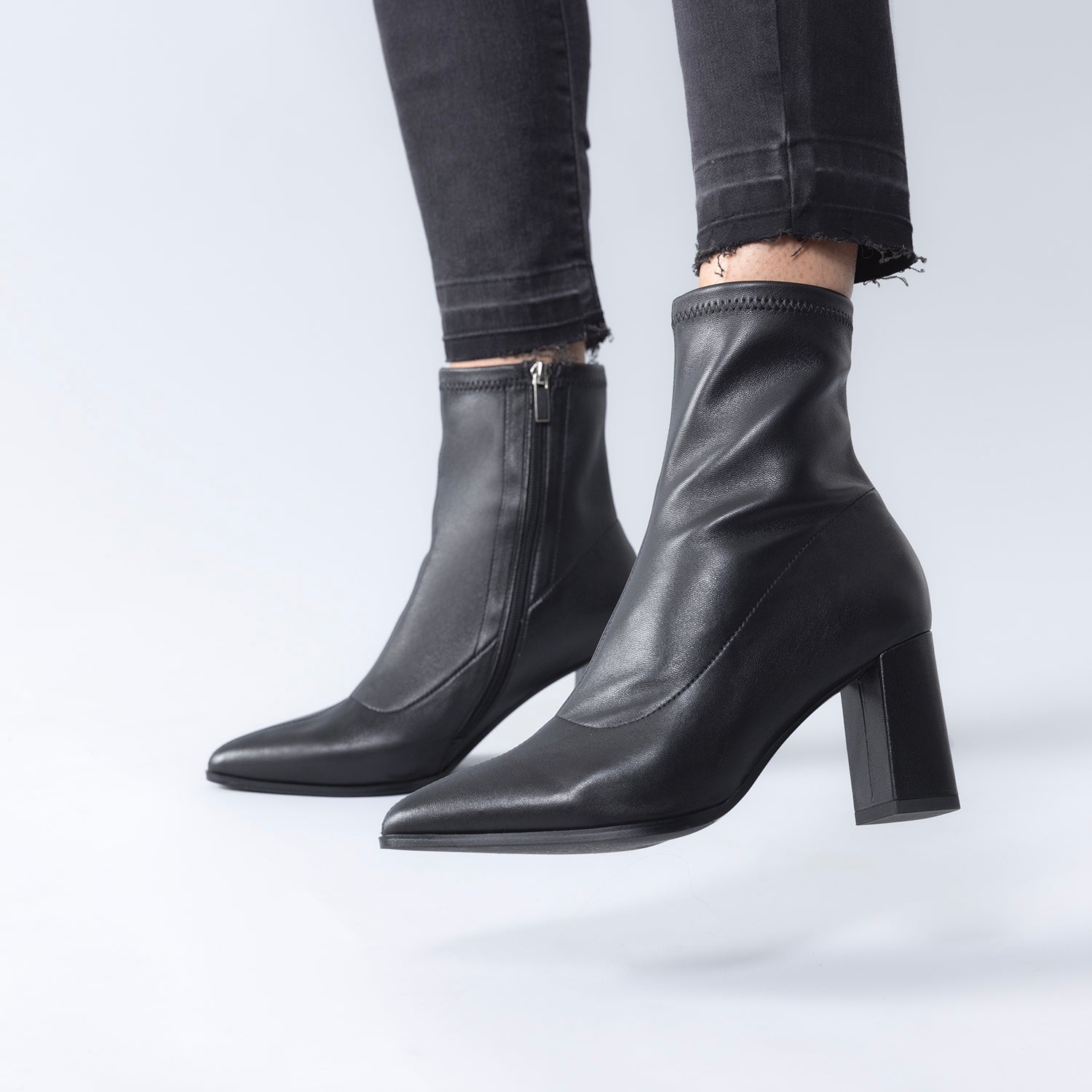 Zella Ankle Boot | black leather