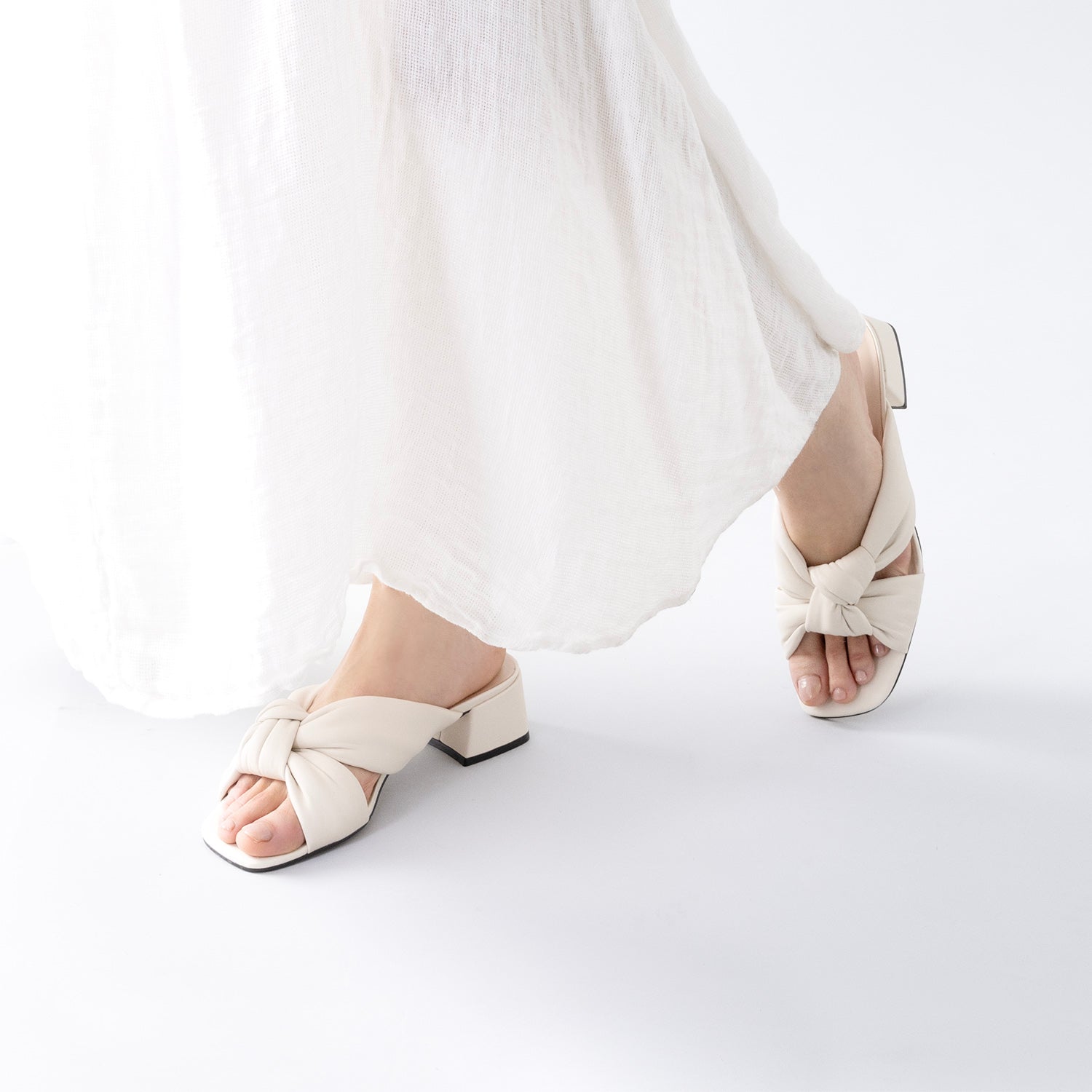 Adele 40mm | Ivory leather