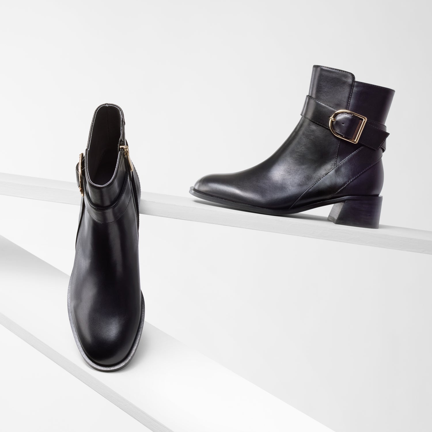 Bologna black leather with block heel on planks showing all sides.