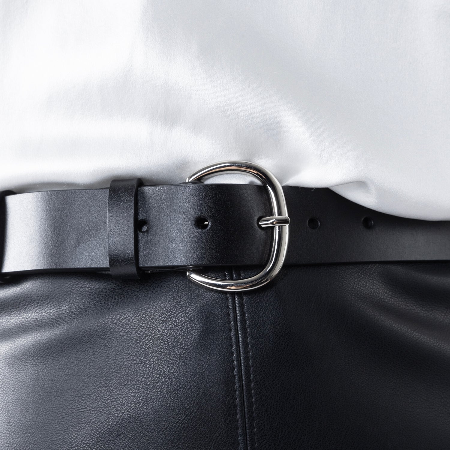Edita Leather Belt 34mm | silver black leather