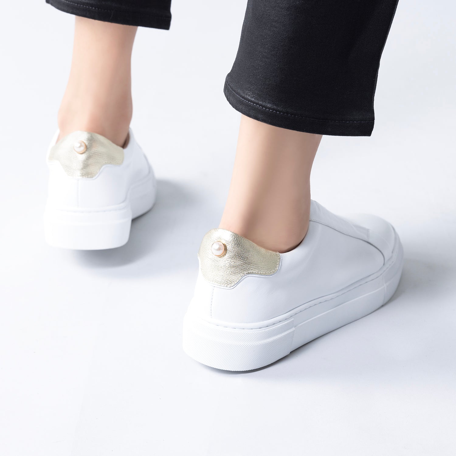 Elisa Sneaker | White/Gold leather