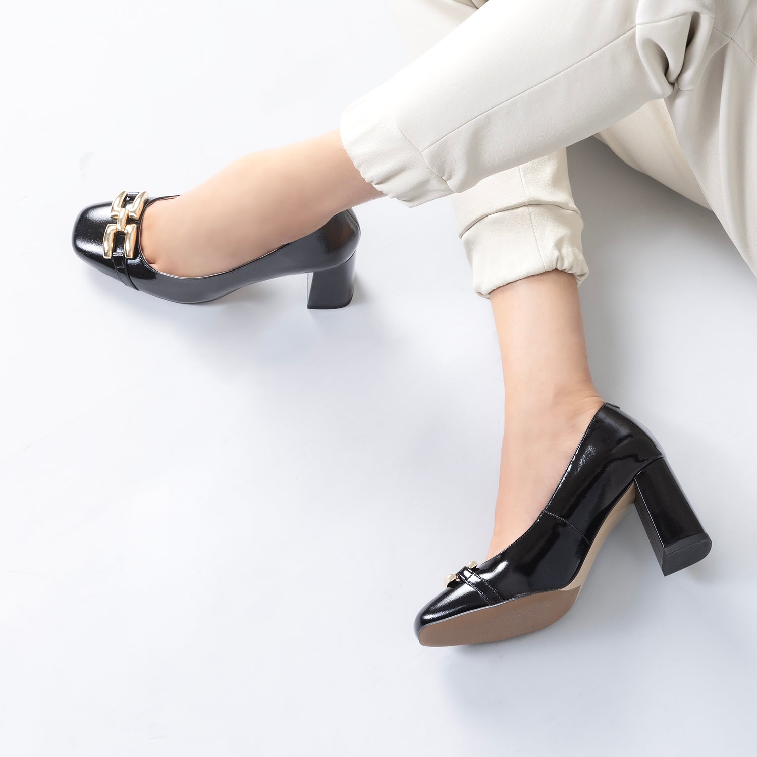 Jolie Pump Heel | Black oiled leather
