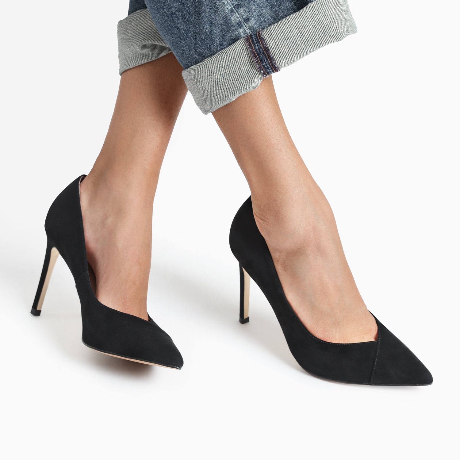 Naples black suede pump on women's feet