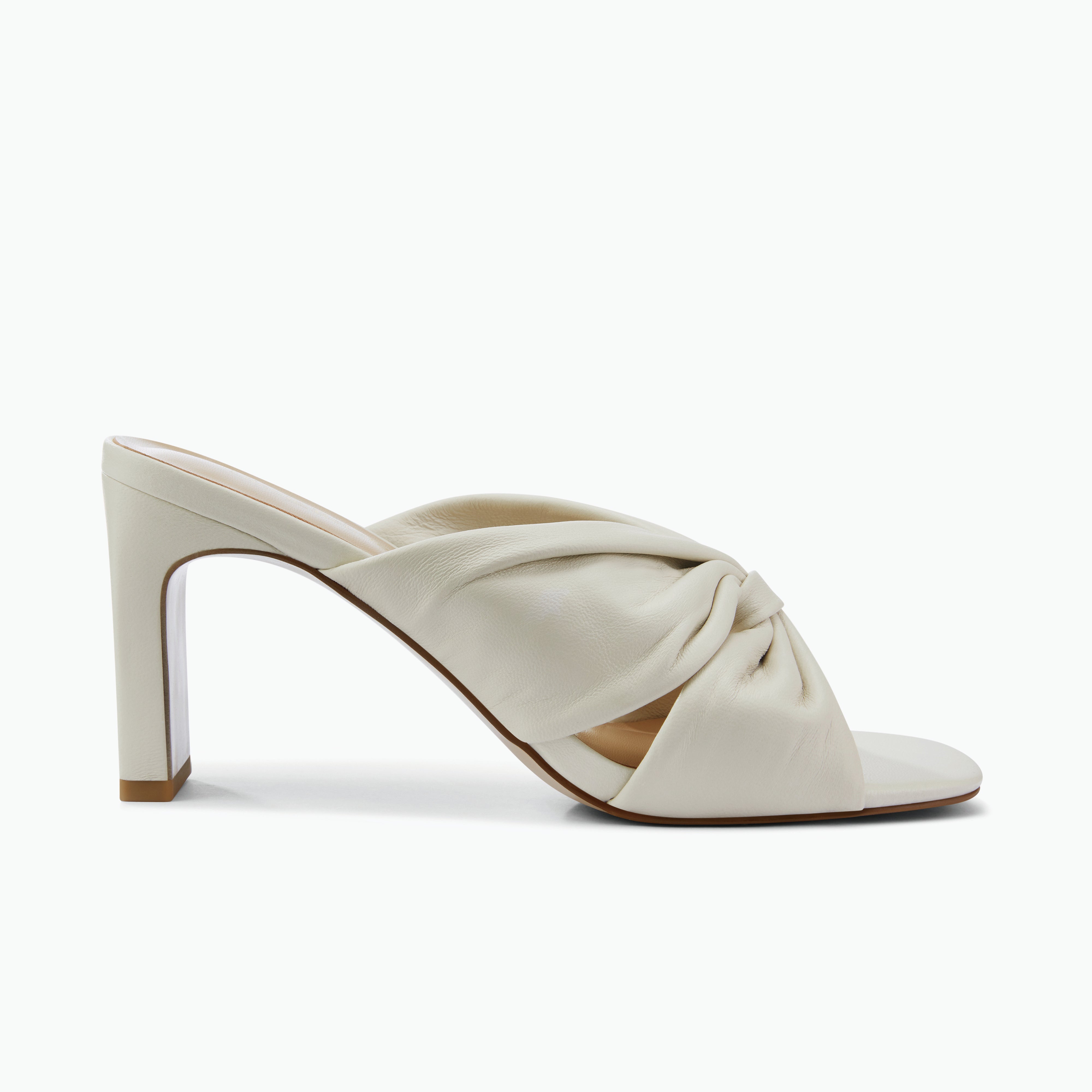Ivory 7.5cm high-heeled shoe with a knot design on a white background