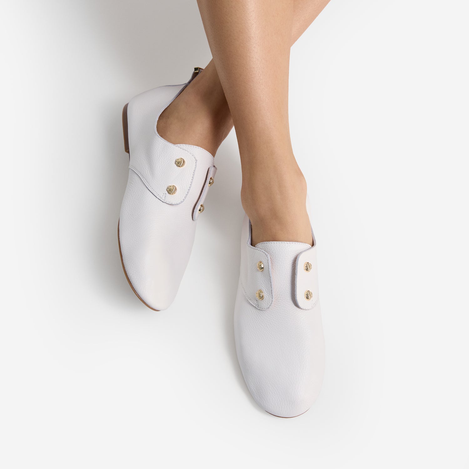 Xeno Flat | White Pebble Leather