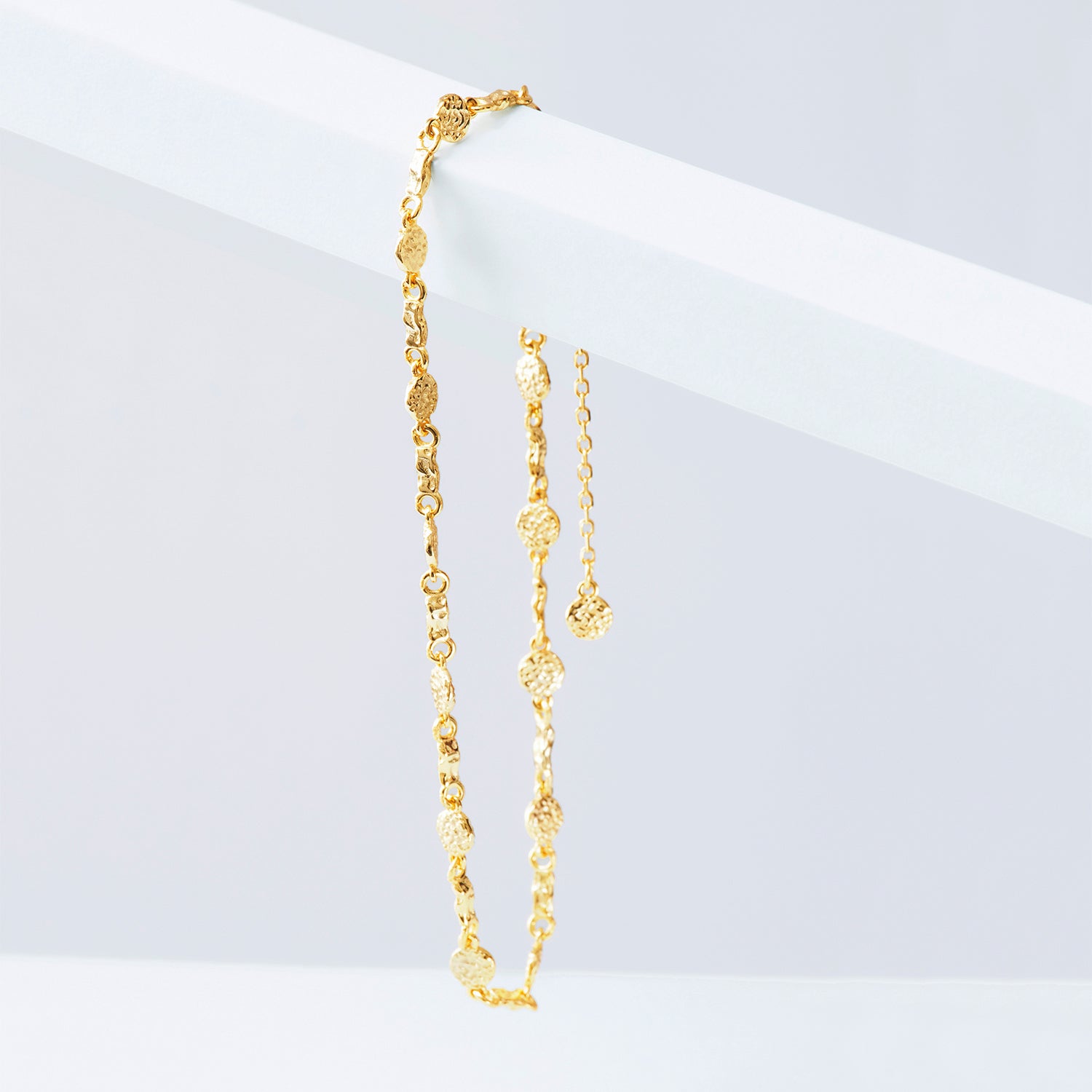 Molten Medallion Bracelet | gold