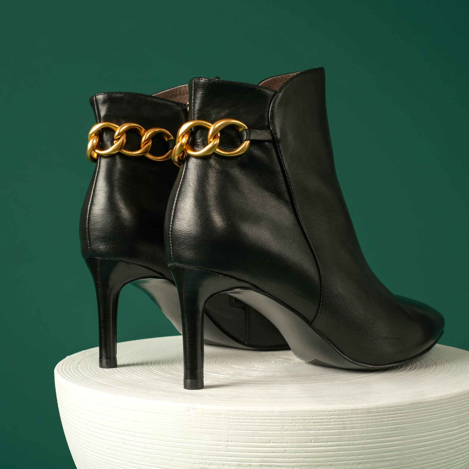 Ruby 75mm | Black Leather