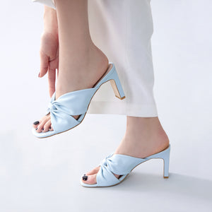 Valerie 75mm | Powder blue leather